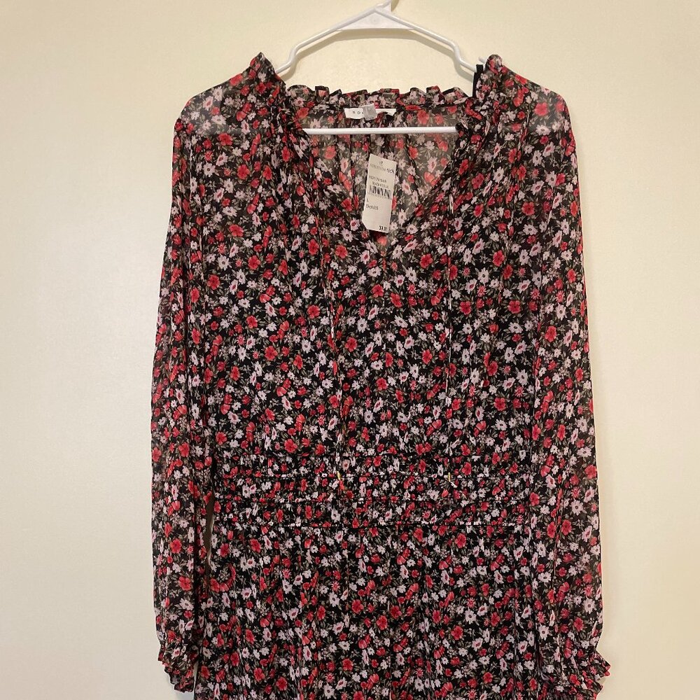 NWT SOCIALITE floral, long sleeve, v neck dress in a size Large